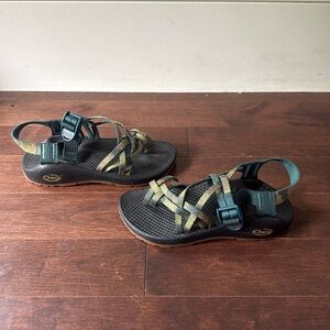 Green and Black Adventure Sandals with Adjustable Straps W 5